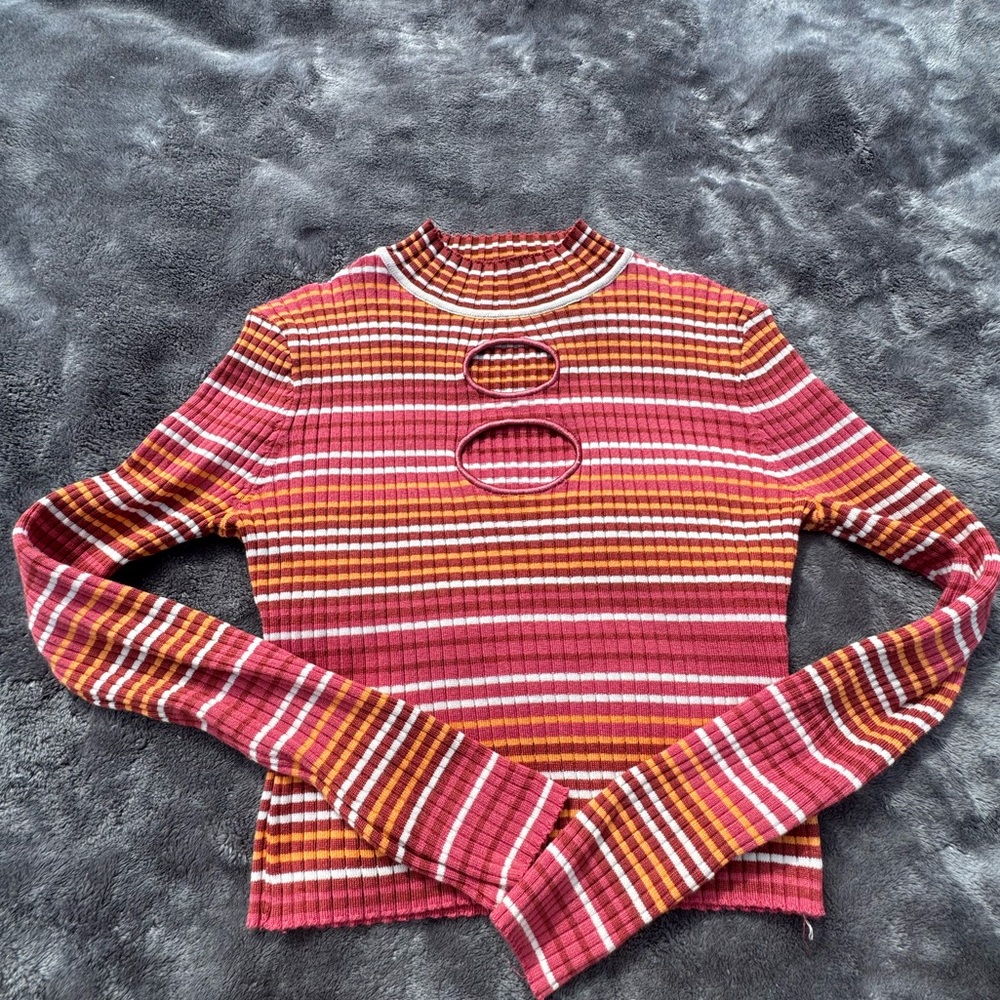 Madden NYC Colorful Cutout Long Sleeve Top- Medium🌸🧡